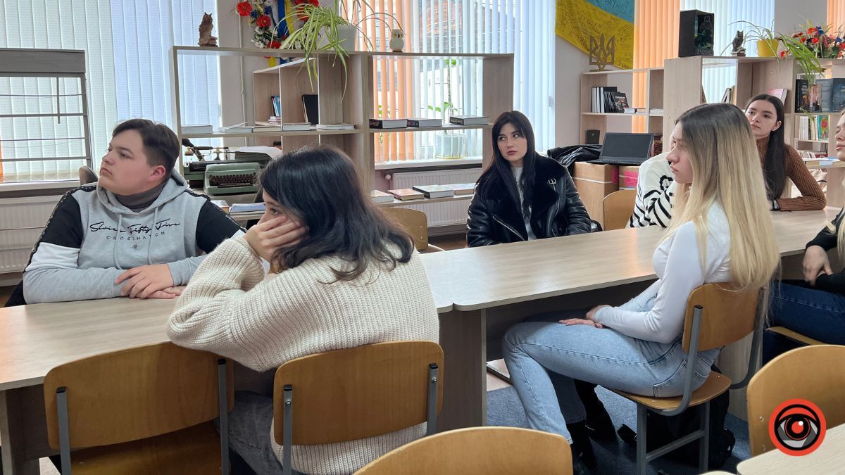 У Коломийському ліцеї №5 провели урок пам'яті Героя Михайла Гаєвого 5