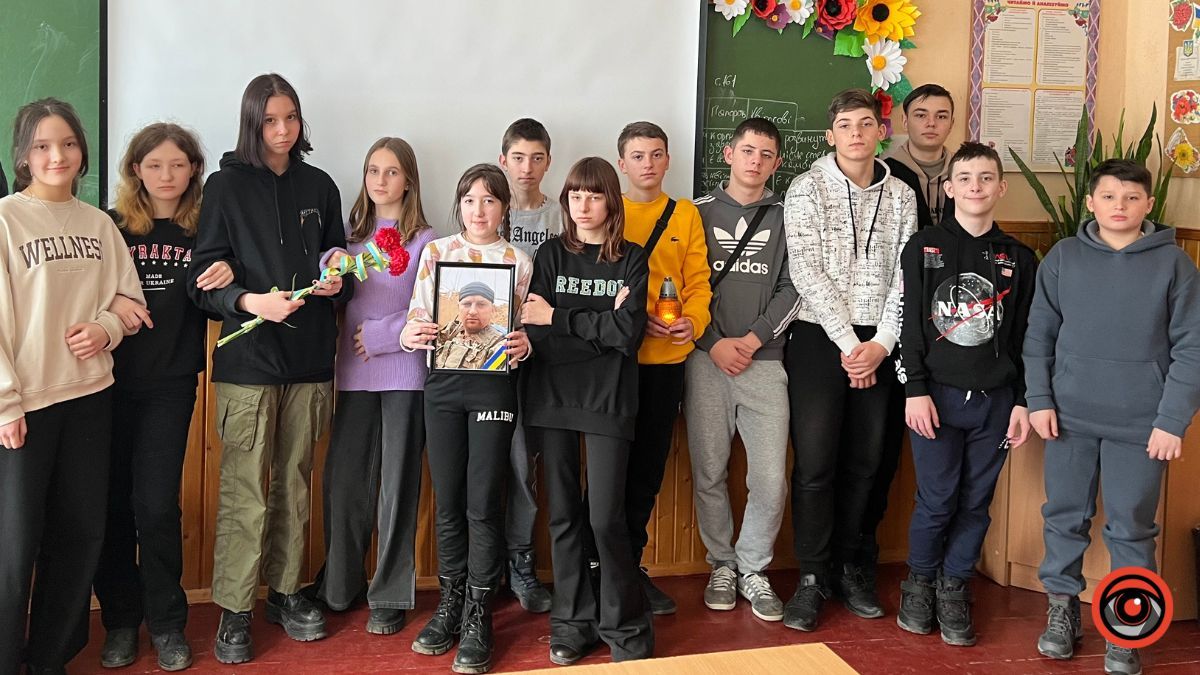 У Коломийському ліцеї №5 провели урок пам'яті Героя Михайла Гаєвого 6