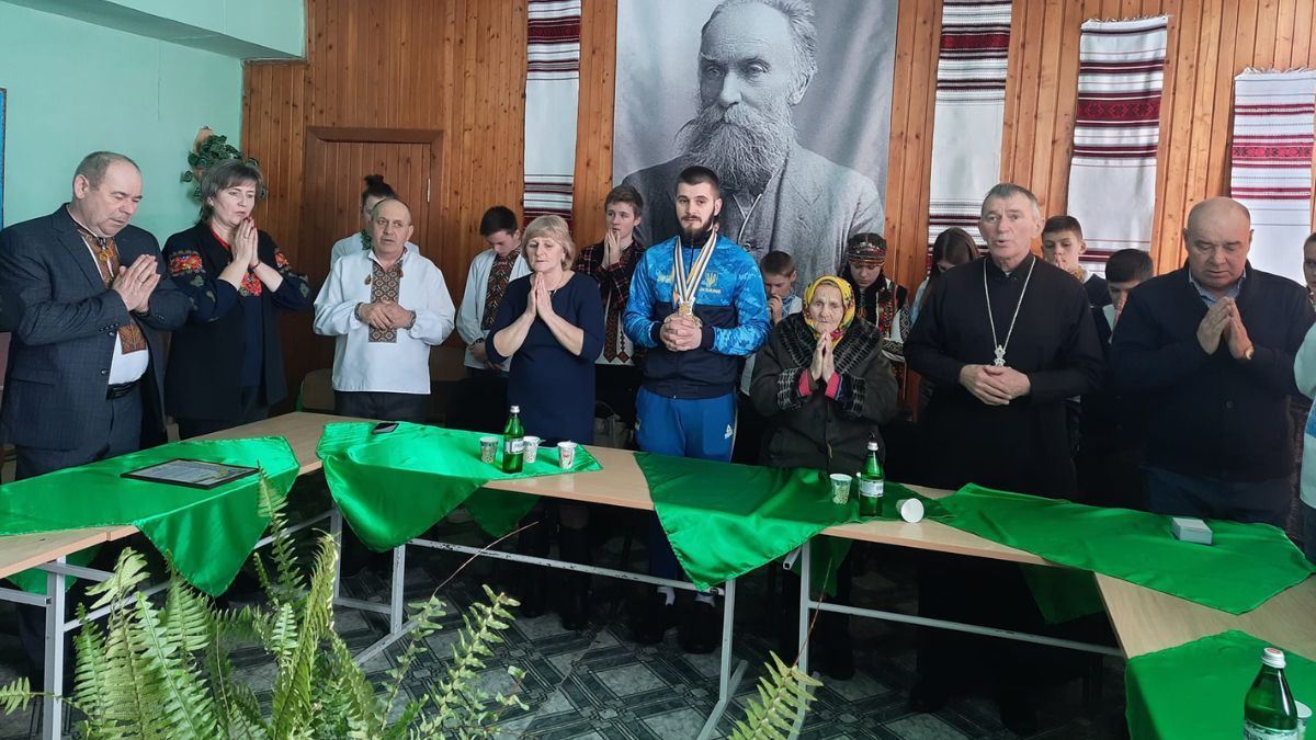 У Верховині відбулася зустріч з Чемпіоном світу зі сноубордингу серед юніорів Михайлом Харуком 2