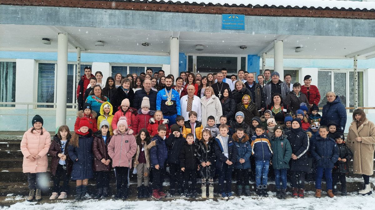 У Верховині відбулася зустріч з Чемпіоном світу зі сноубордингу серед юніорів Михайлом Харуком 5