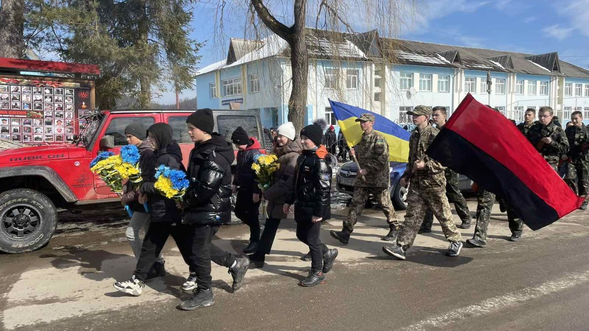 Меморіальну дошку на честь Героя Богдана Книшука відкрили у Космачі 5