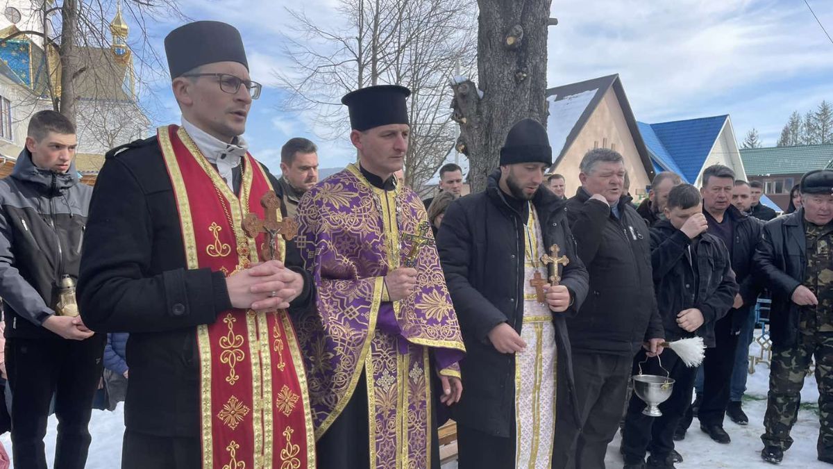 Меморіальну дошку на честь Героя Богдана Книшука відкрили у Космачі 2