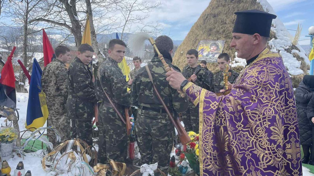 Меморіальну дошку на честь Героя Богдана Книшука відкрили у Космачі 1