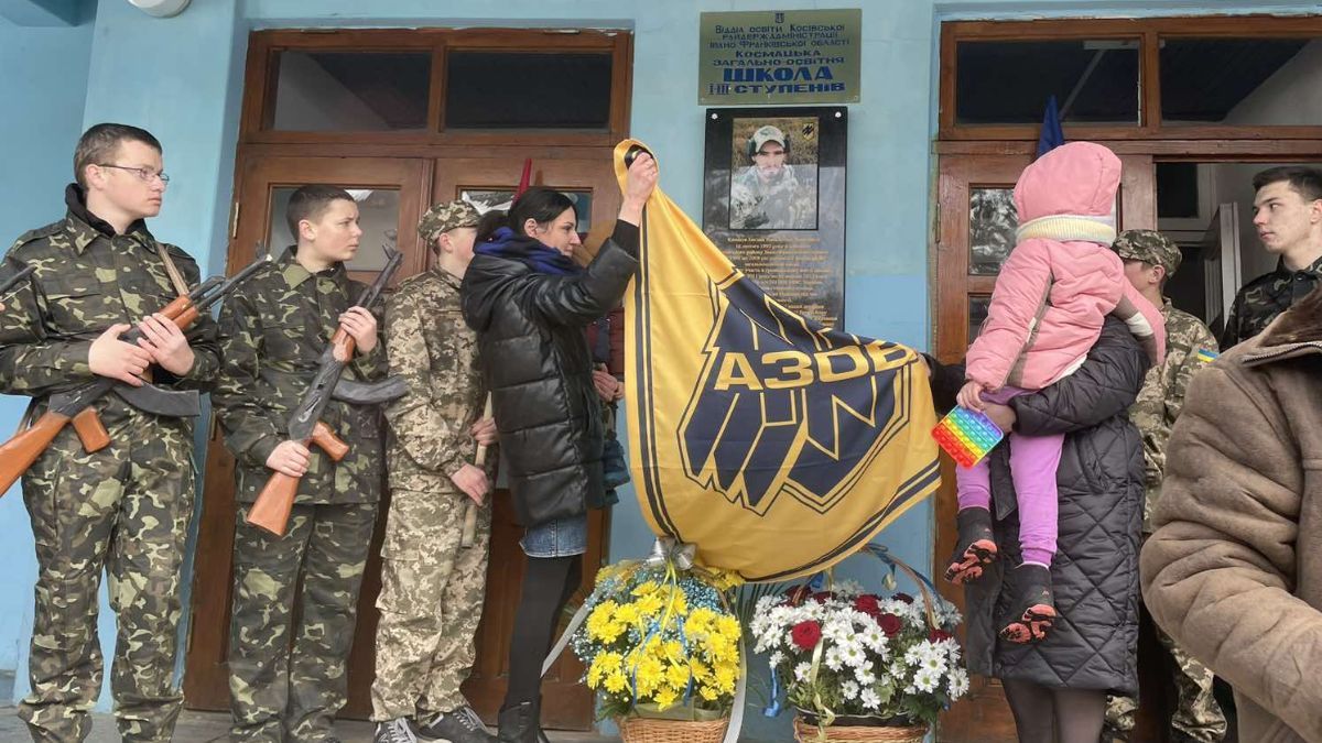 Меморіальну дошку на честь Героя Богдана Книшука відкрили у Космачі 6