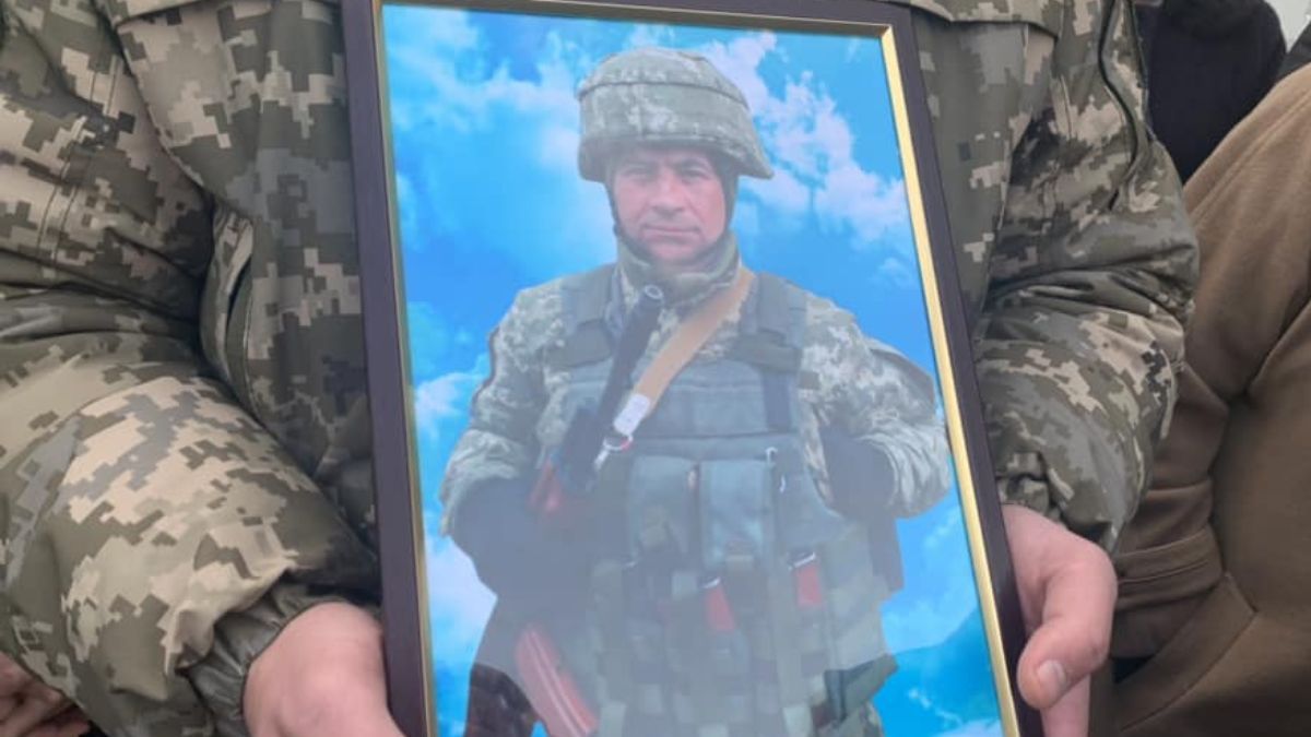 Надвірна провела в останню дорогу Героя Василя Зіника 1