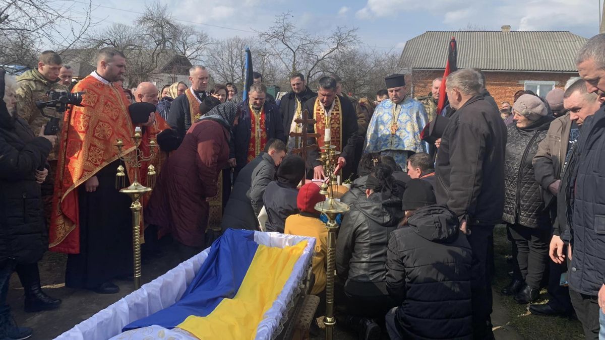 Надвірна провела в останню дорогу Героя Василя Зіника 3