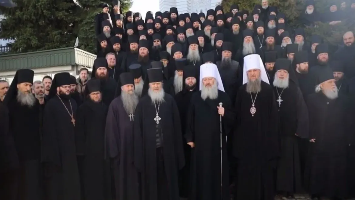 Ченці з Києво-Печерської Лаври кажуть, що вимолили Зеленському перемогу на виборах 1