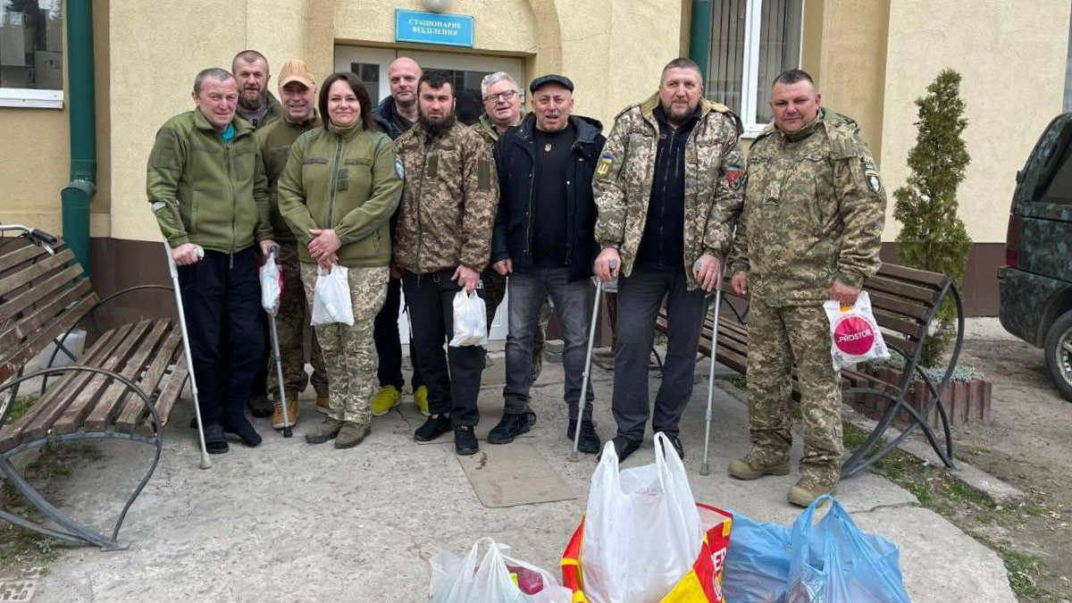 У Коломийський військовий госпіталь приїхали волонтери з Німеччини
