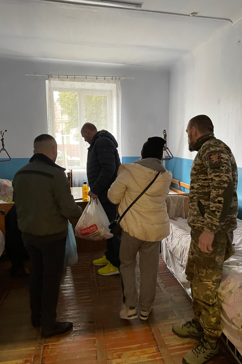 У Коломийський військовий госпіталь приїхали волонтери з Німеччини 5
