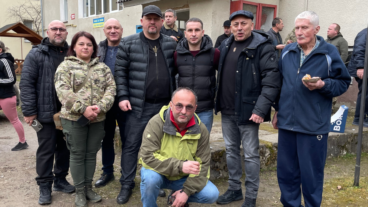 У Коломийський військовий госпіталь приїхали волонтери з Німеччини 2