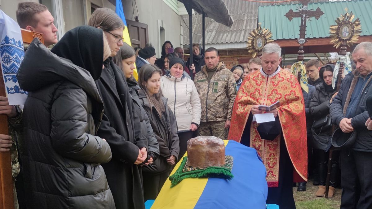 У Ланчині провели в останню дорогу Героя Володимира Вибранського 1