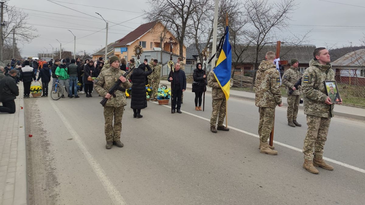 У Ланчині провели в останню дорогу Героя Володимира Вибранського 3