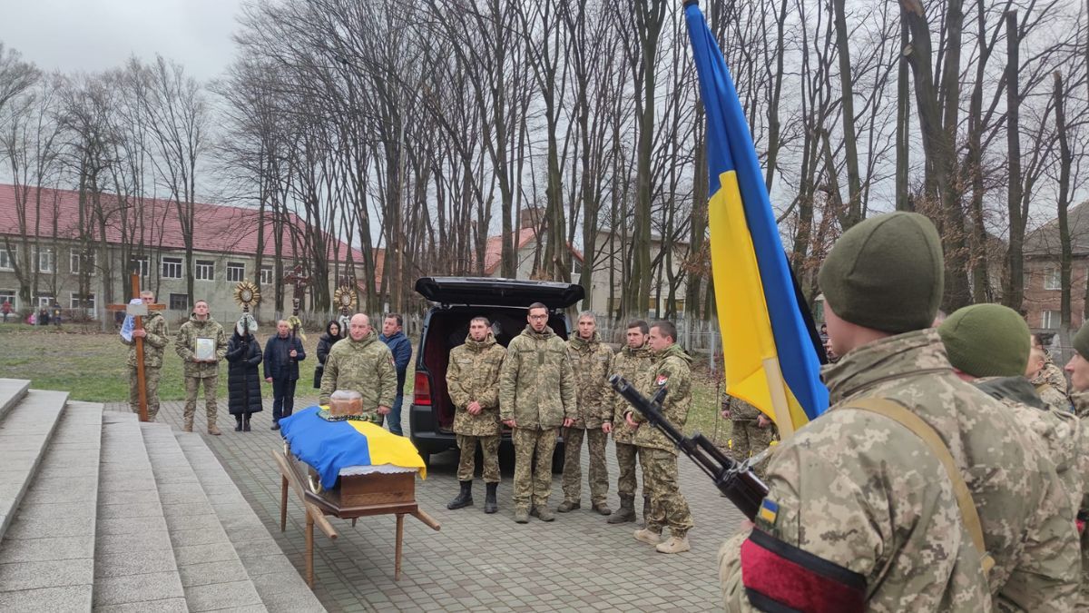 У Ланчині провели в останню дорогу Героя Володимира Вибранського 4