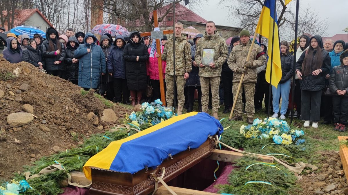 У Ланчині провели в останню дорогу Героя Володимира Вибранського