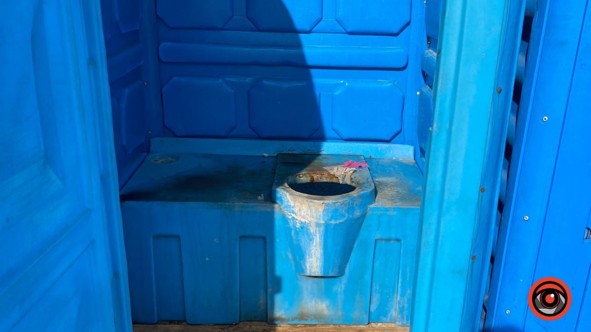 Що робитимуть із брудними біотуалетами на міському озері? 1