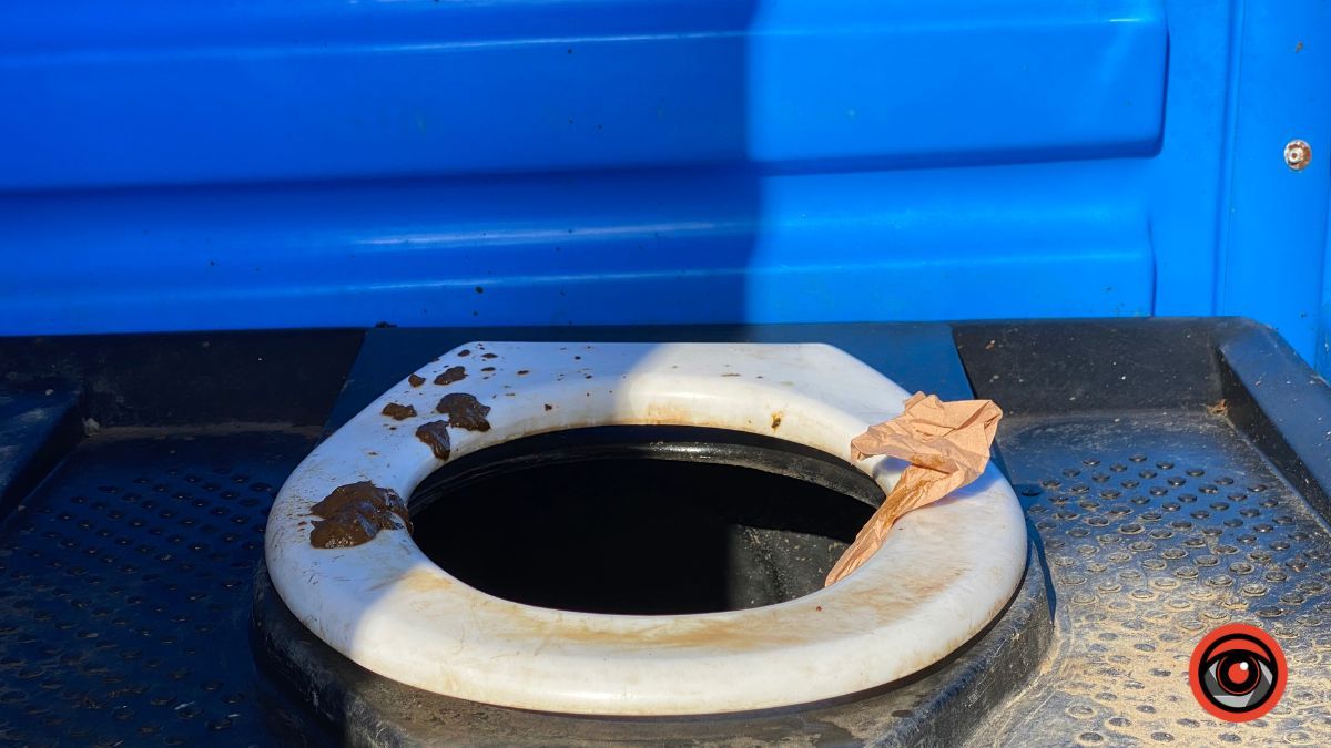 Що робитимуть із брудними біотуалетами на міському озері? 2