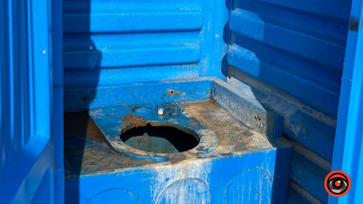 Що робитимуть із брудними біотуалетами на міському озері? 3