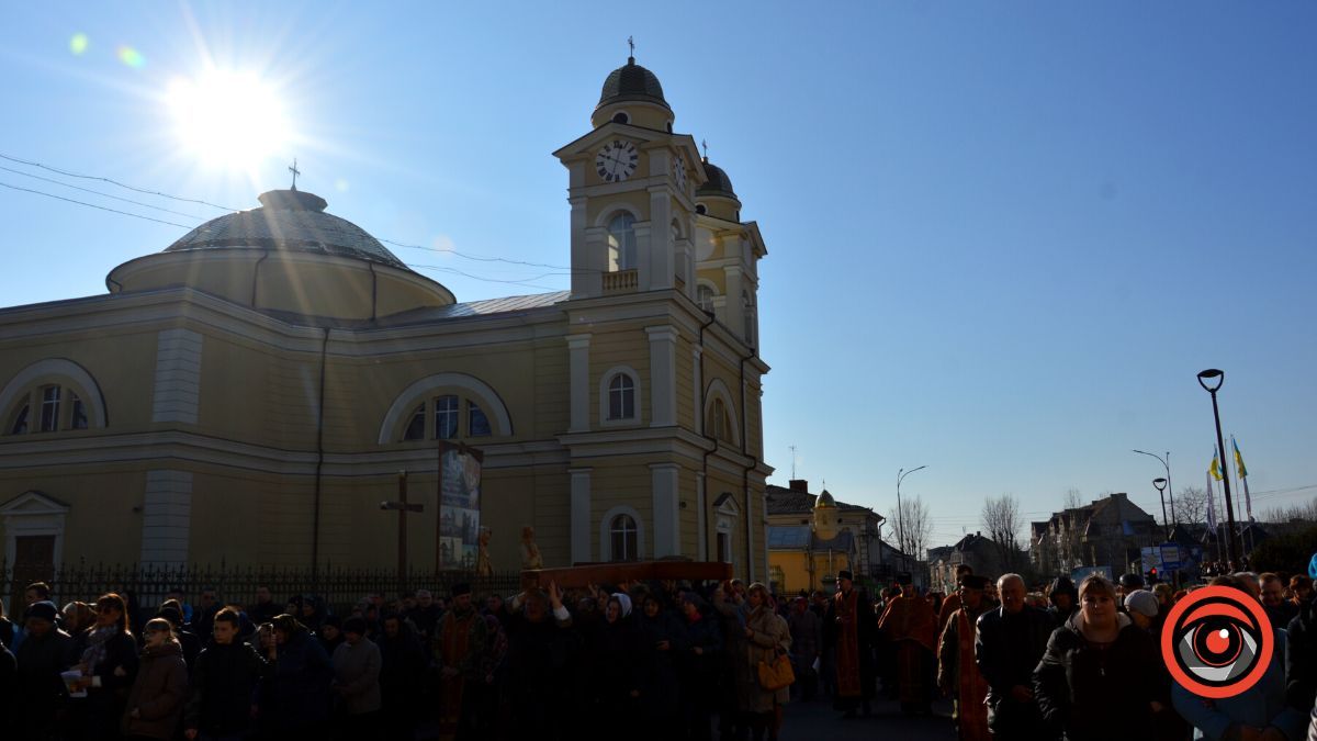У Коломиї відбулася численна Хресна Дорога вулицями міста 9