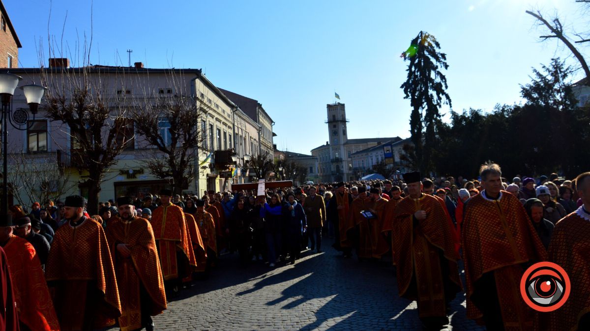 У Коломиї відбулася численна Хресна Дорога вулицями міста 13