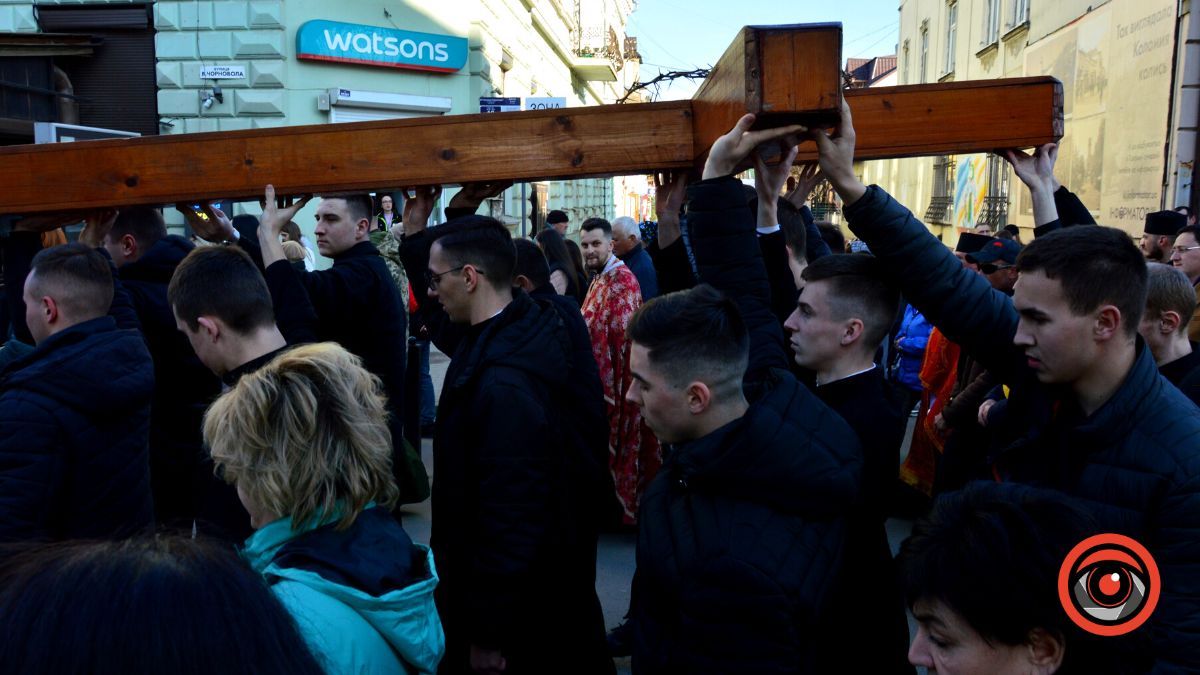 У Коломиї відбулася численна Хресна Дорога вулицями міста 15