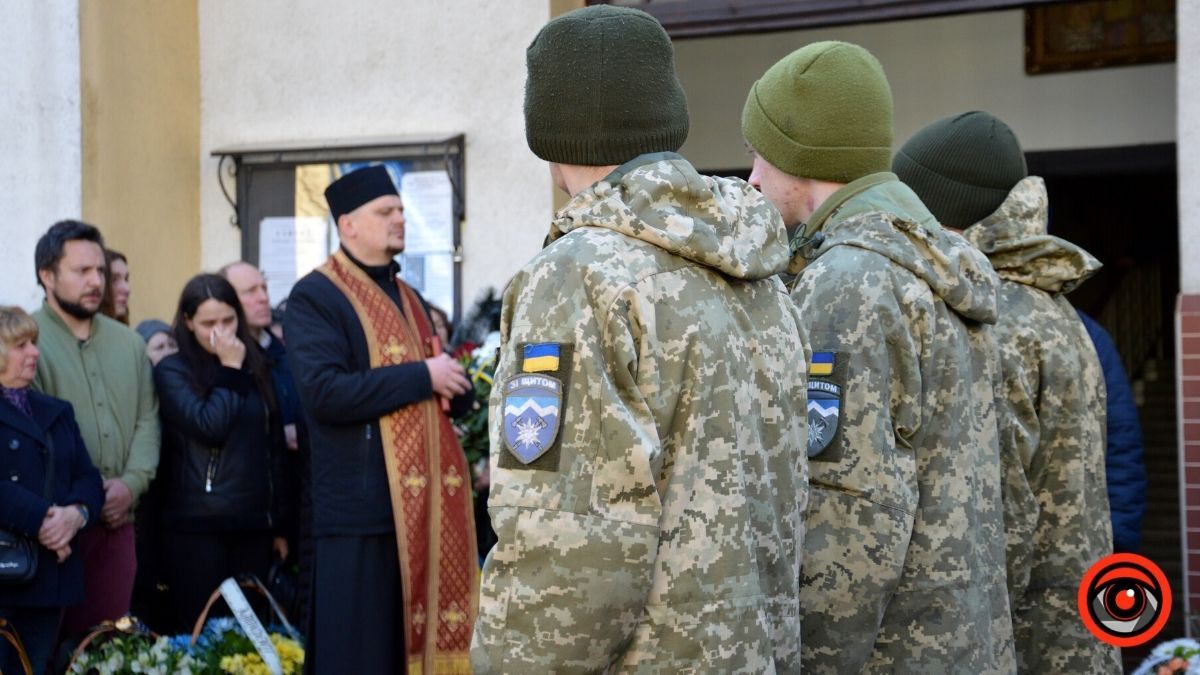 Коломия провела в останню дорогу Героїв Олександра Ганущака та Андрія Чемериса 11