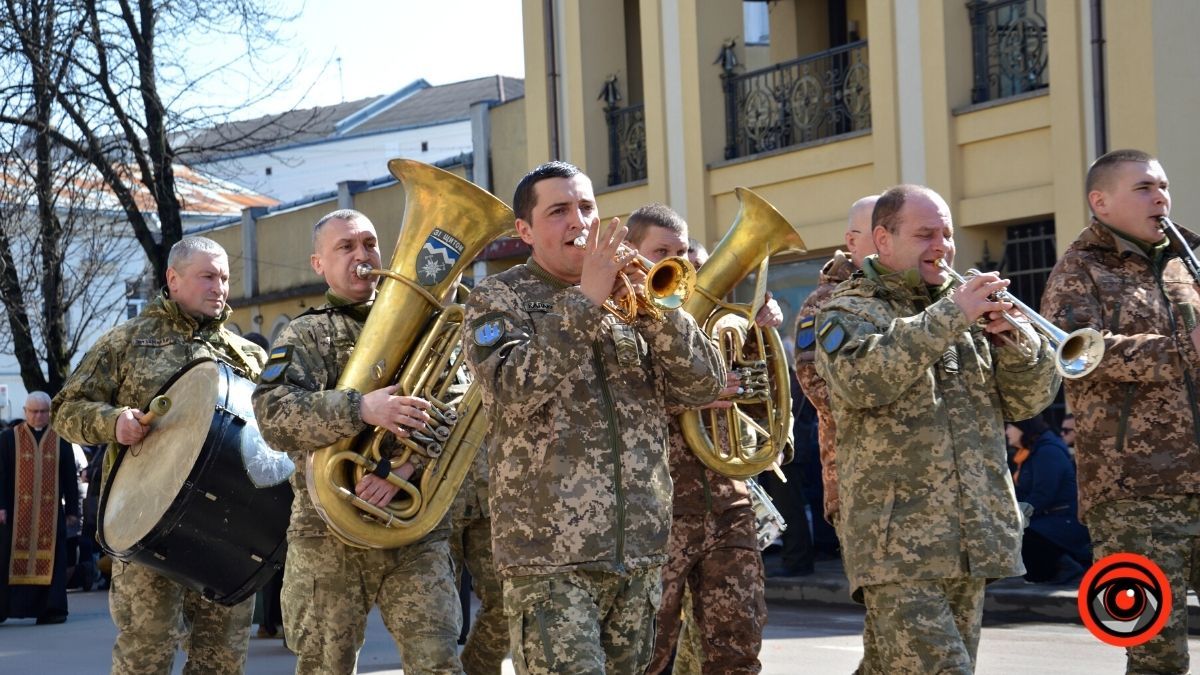 Коломия провела в останню дорогу Героїв Олександра Ганущака та Андрія Чемериса 15