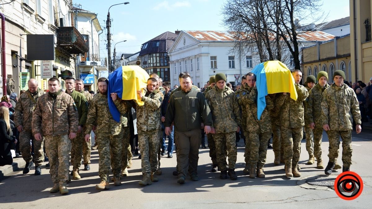 Коломия провела в останню дорогу Героїв Олександра Ганущака та Андрія Чемериса 16