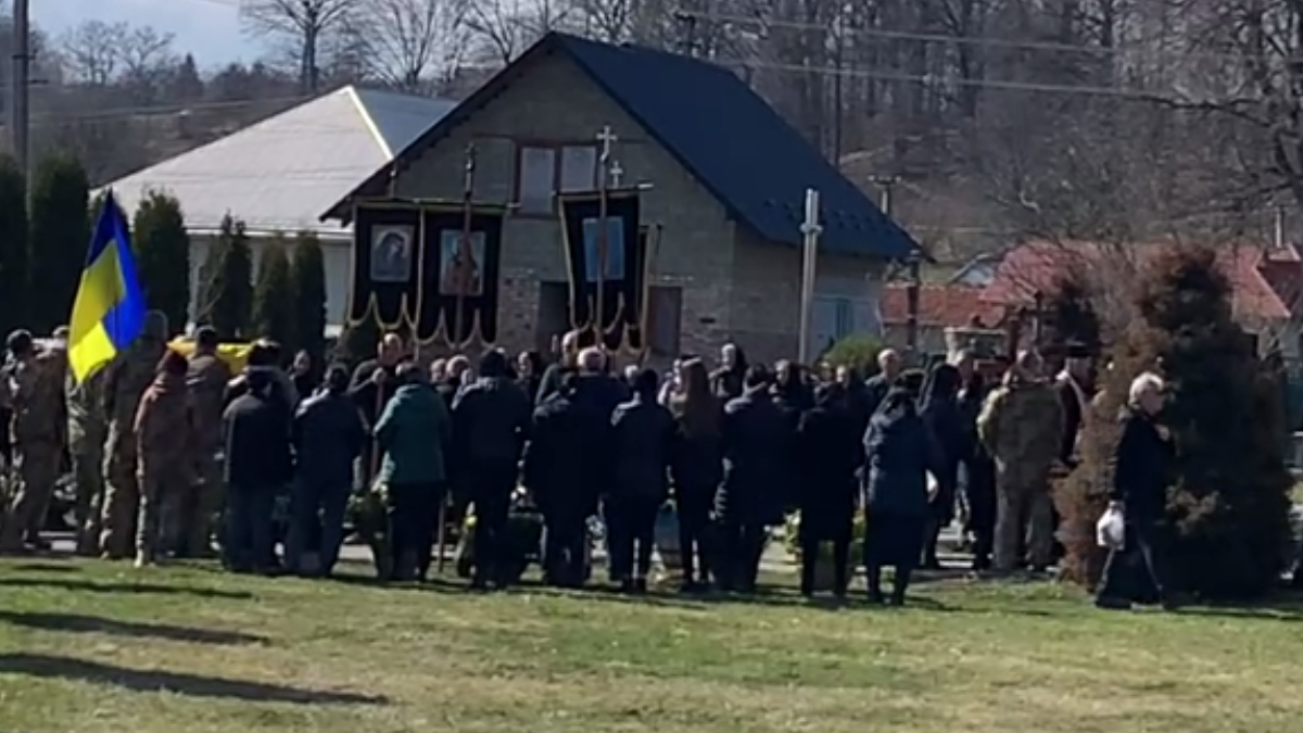 У Мишині на вічний спочинок провели Героя Михайла Ткачука 2