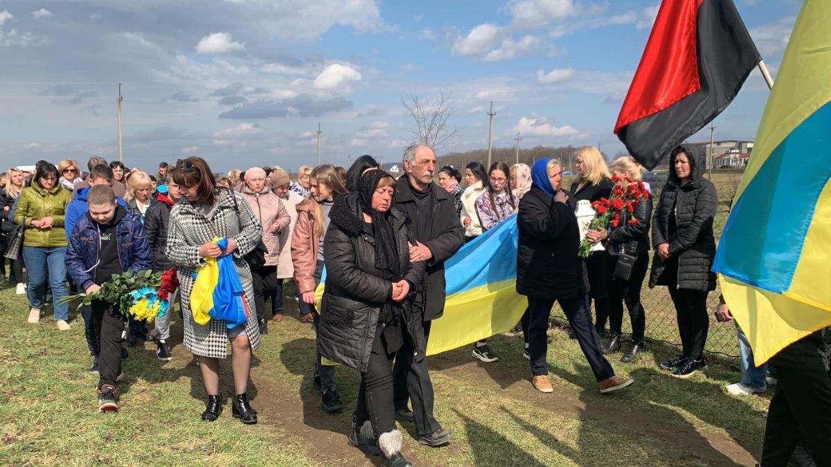 Надвірнянська громада провела в останню дорогу Ігора Бакоту 3