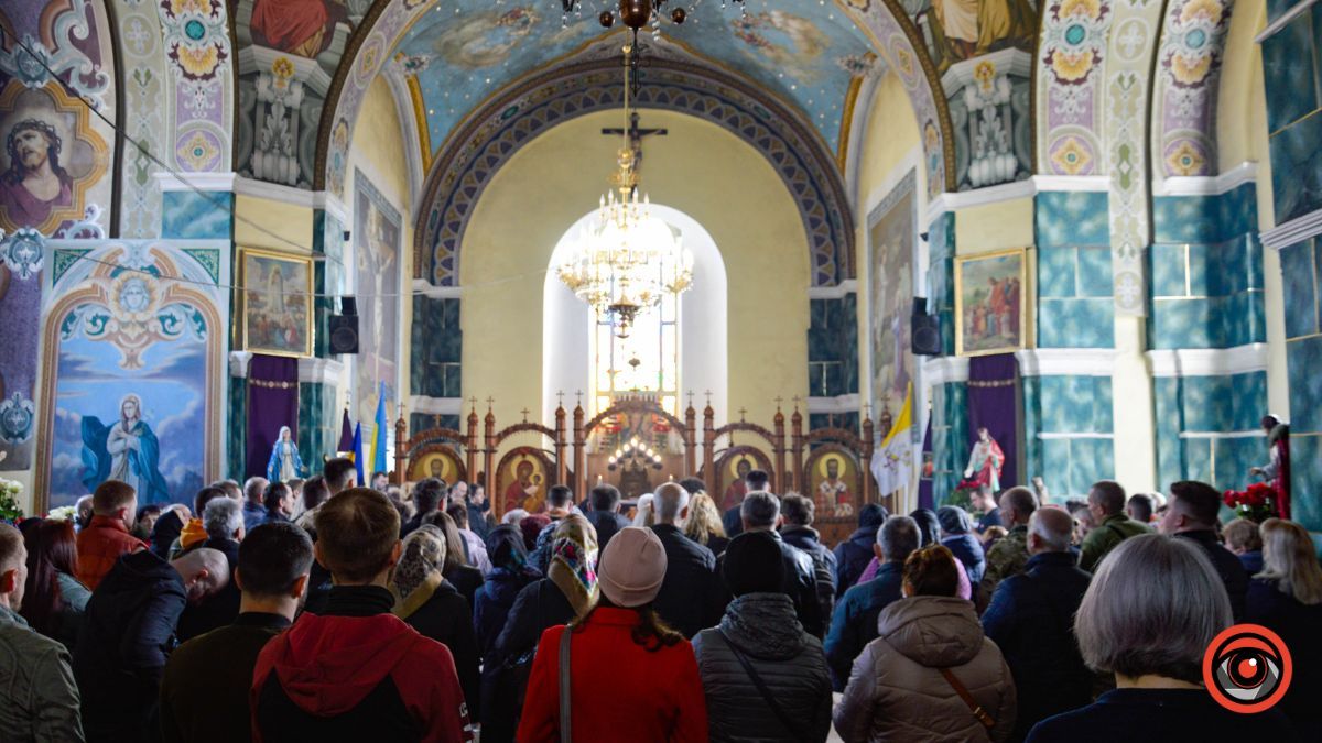 У Коломиї без почестей провели в останню дорогу військового Івана Дзумедзея 4