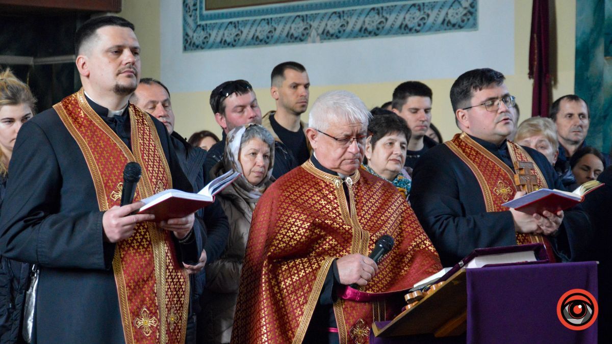 У Коломиї без почестей провели в останню дорогу військового Івана Дзумедзея 3