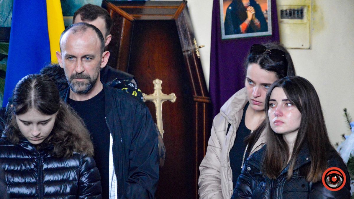 У Коломиї без почестей провели в останню дорогу військового Івана Дзумедзея 7