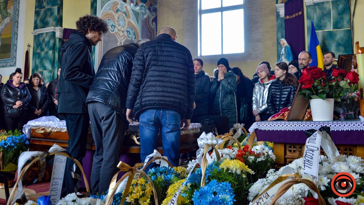 У Коломиї без почестей провели в останню дорогу військового Івана Дзумедзея 8