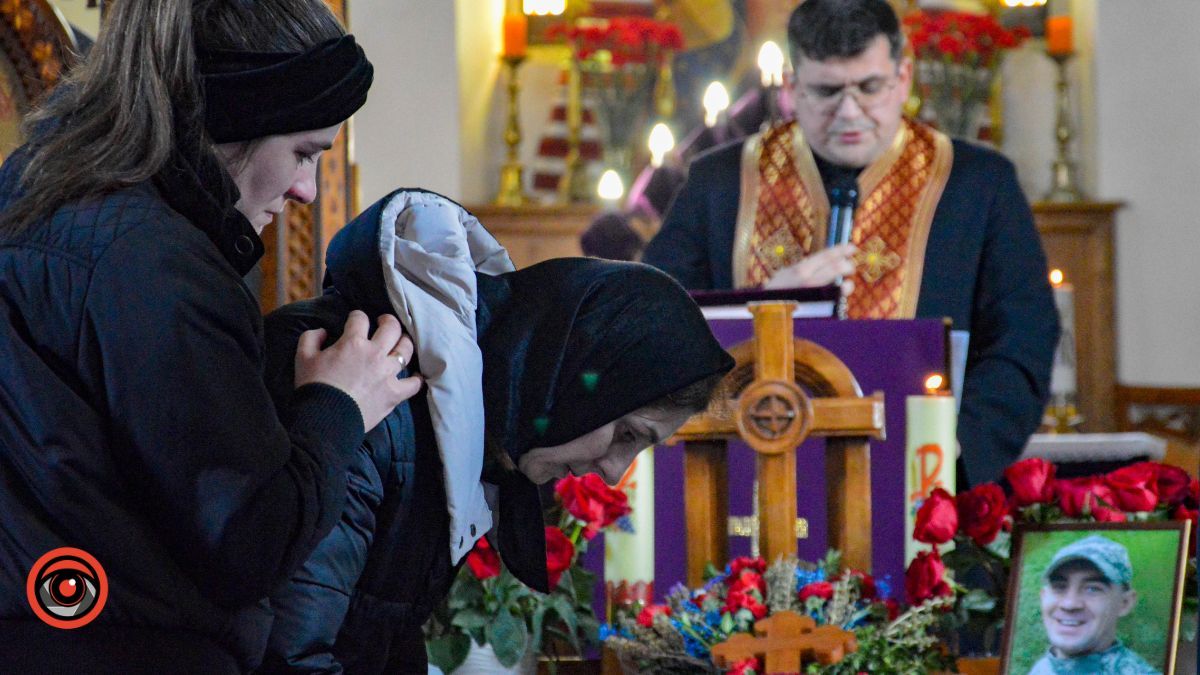 У Коломиї без почестей провели в останню дорогу військового Івана Дзумедзея 11