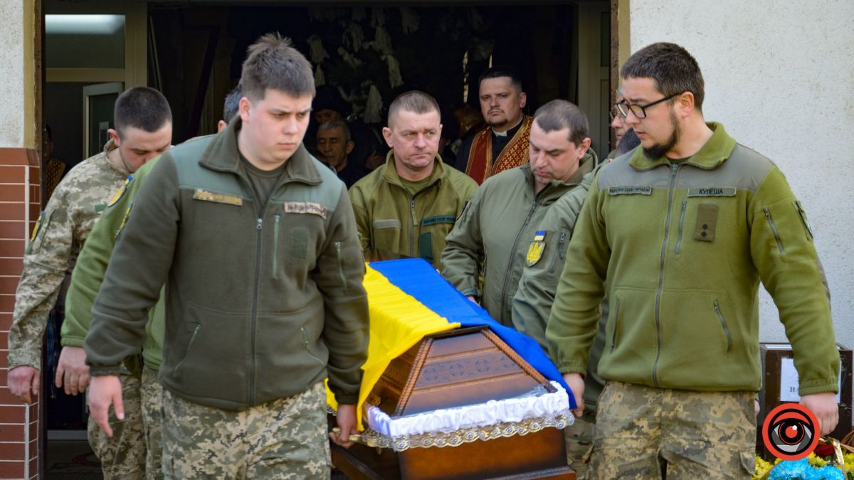 У Коломиї без почестей провели в останню дорогу військового Івана Дзумедзея 13