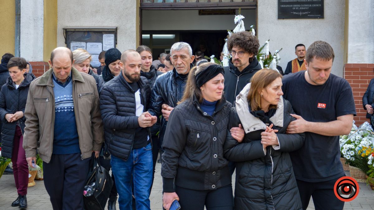 У Коломиї без почестей провели в останню дорогу військового Івана Дзумедзея 15