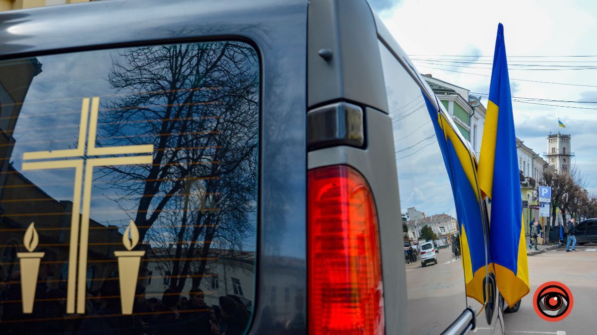 У Коломиї без почестей провели в останню дорогу військового Івана Дзумедзея 17