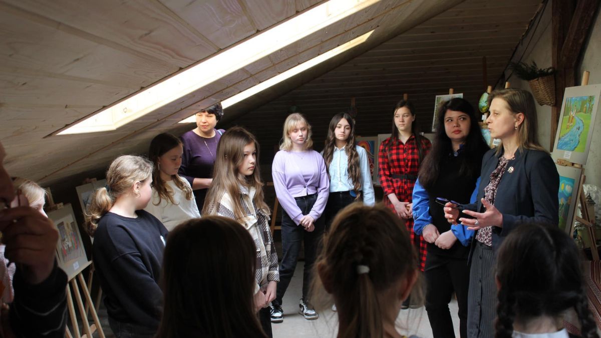 "Творчість Ярослава Пстрака очима дітей": у Коломиї презентували виставку 4