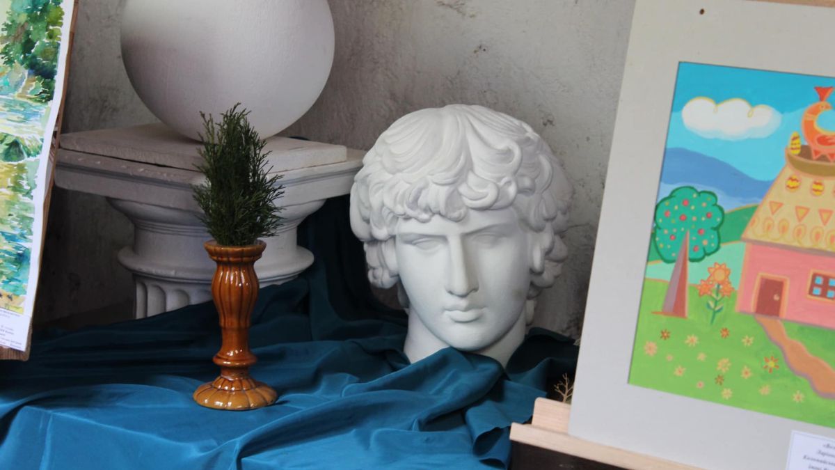 "Творчість Ярослава Пстрака очима дітей": у Коломиї презентували виставку 5