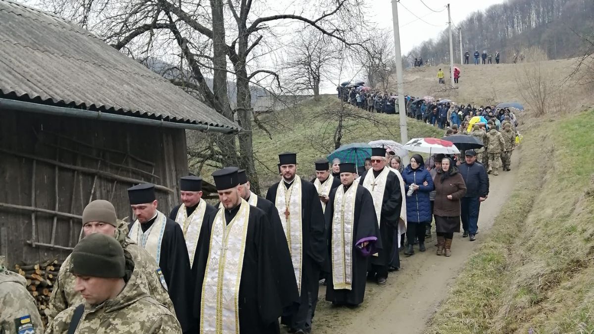 Слобода провела в останню дорогу Героя Миколу Гриджука 2