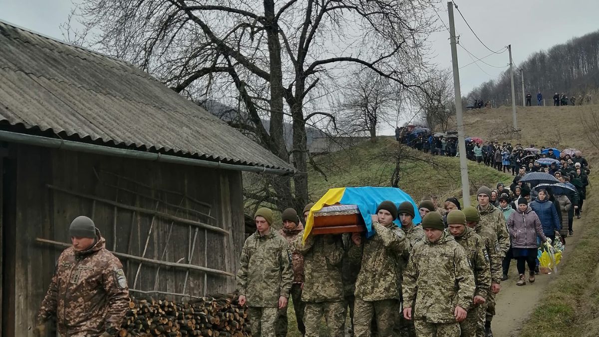 Слобода провела в останню дорогу Героя Миколу Гриджука 3