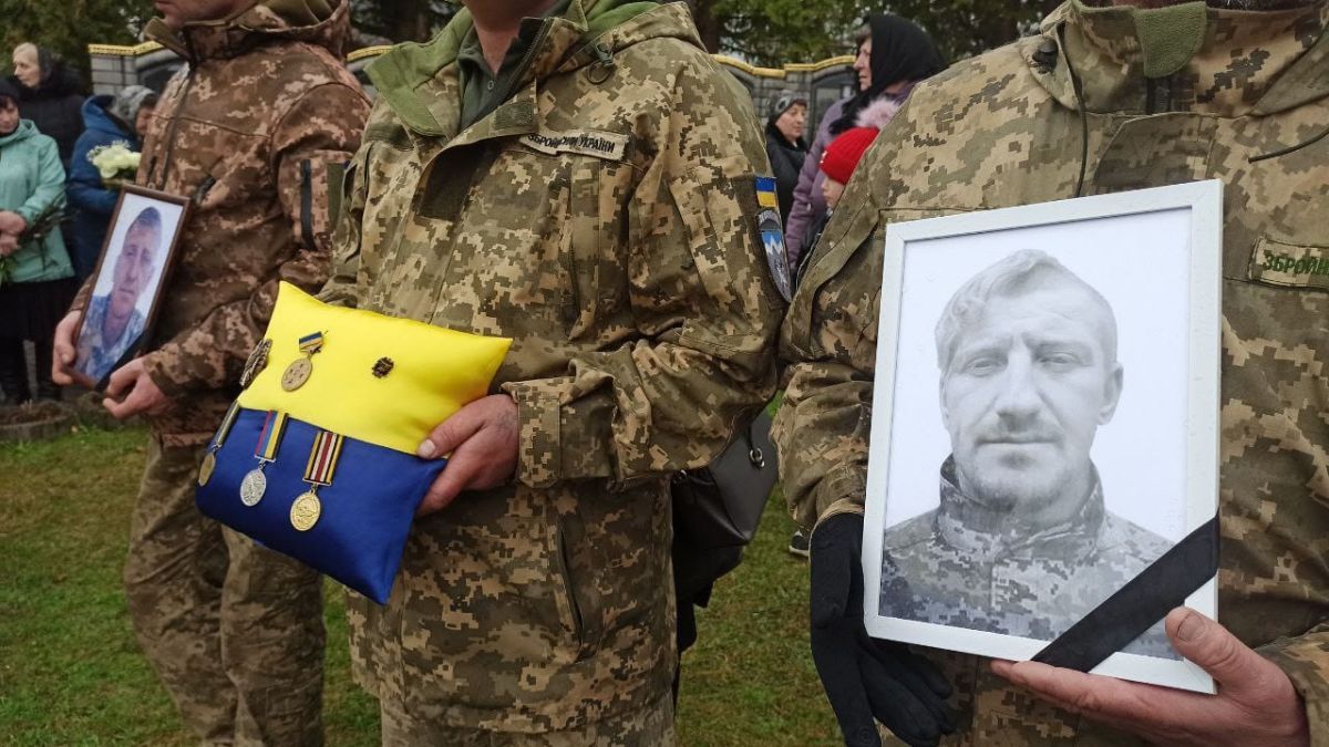 Слобода провела в останню дорогу Героя Миколу Гриджука 4