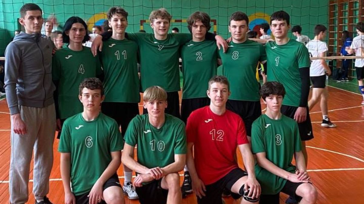 Хто переміг у III-IV турі дитячої ліги з волейболу? 1