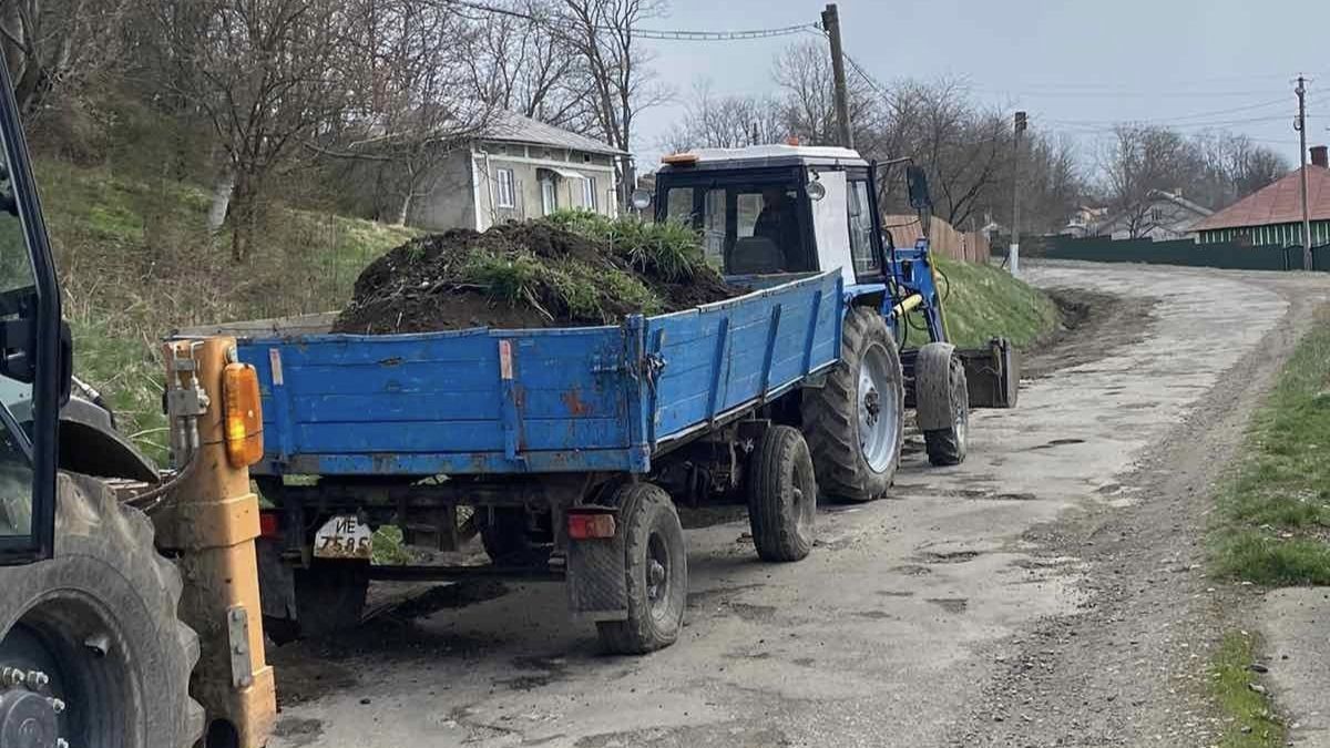 У Снятині облагороджують узбіччя та шанці 1