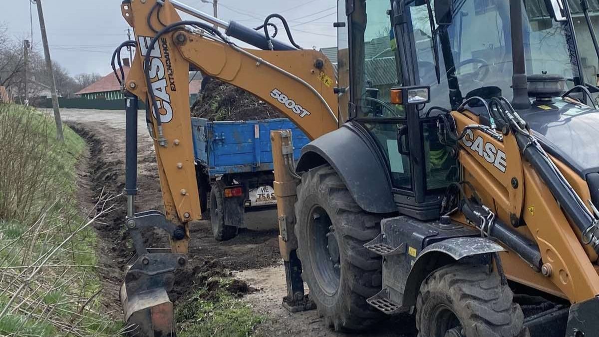 У Снятині облагороджують узбіччя та шанці 2