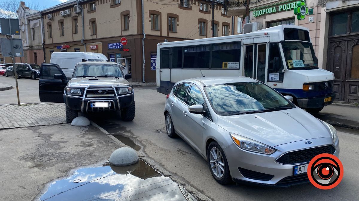 Півсфери не допомогли: у Коломиї на вулиці Шухевича трапилася ДТП 1