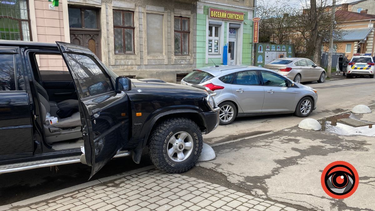 Півсфери не допомогли: у Коломиї на вулиці Шухевича трапилася ДТП 2