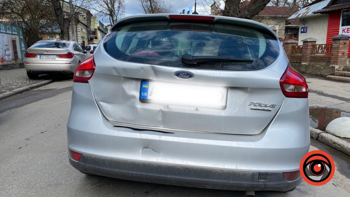 Півсфери не допомогли: у Коломиї на вулиці Шухевича трапилася ДТП 3