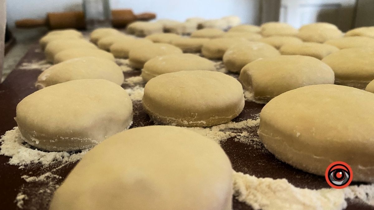 Соковиті та пісні пампушки до чаю: рецепт тижня 2