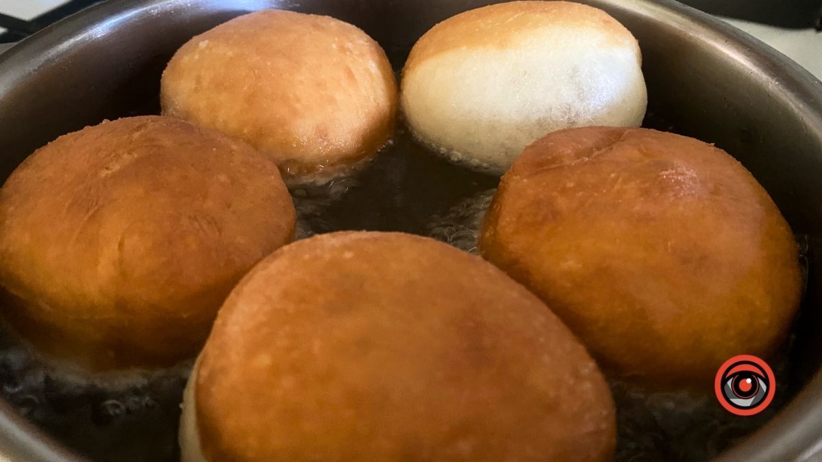 Соковиті та пісні пампушки до чаю: рецепт тижня 4